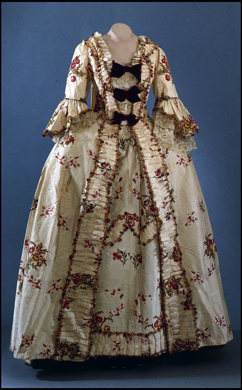 Clothes for the People, Slave Clothing in Early Virginia ...
 18th Century French Women