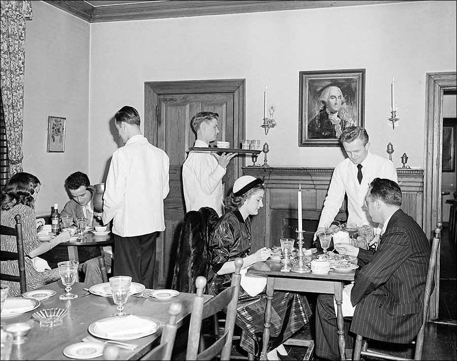 Photo of Travis House Restaurant Dining Room, late 1930s.